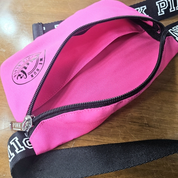 NWOT Victoria's Secret Pink Fanny Pack - Picture 2 of 3